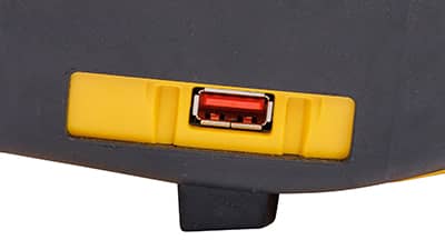 Drukarka M710 drukująca rolkę etykiet termokurczliwych.